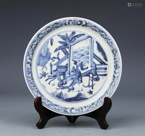 A CHINESE BLUE AND WHITE PORCELAIN DISH