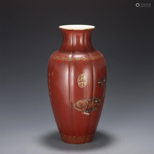 A CHINESE RED GLAZE PORCELAIN VASE