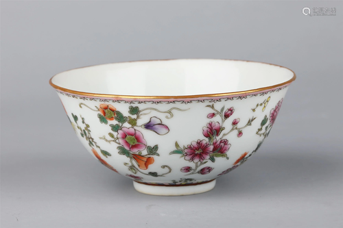 A CHINESE FAMILLE ROSE PORCELAIN FLORAL BOWL