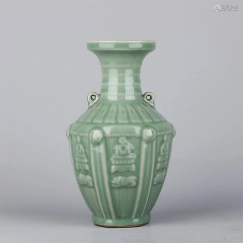 A CHINESE LONGQUAN TYPE GLAZED PORCELAIN VASE