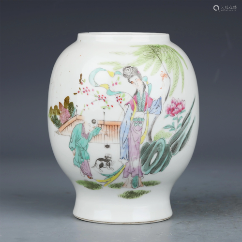 A CHINESE FAMILLE ROSE PORCELAIN JAR