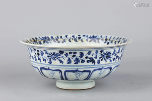 A CHINESE BLUE AND WHITE PORCELAIN FLOWERS AND BIRDS