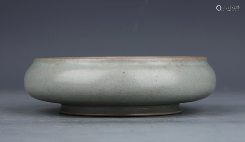 A CHINESE RU TYPE GLAZE PORCELAIN BRUSH WASHER