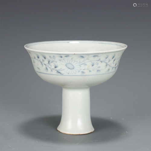 A CHINESE BLUE AND WHITE PORCELAIN STEM BOWL