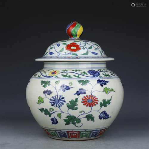 A CHINESE WUCAI FLORAL PORCELAIN JAR