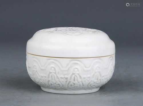 A CHINESE WHITE GLAZED PORCELAIN FLOWER INK PAD