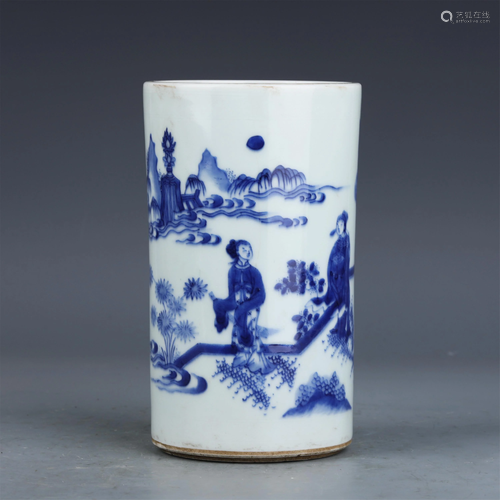 A CHINESE BLUE AND WHITE PORCELAIN BRUSH POT