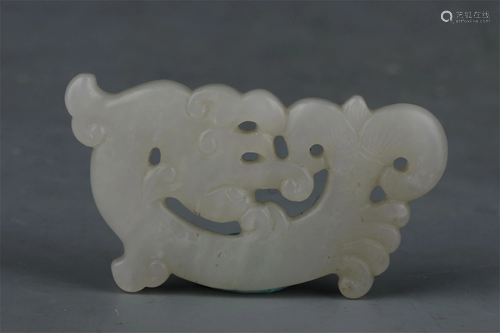 A CHINESE WHITE JADE DRAGON PATTERN PENDANT