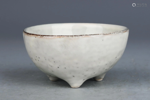 A CHINESE JUN TYPE GLAZED PORCELAIN TRIPOD CENSER