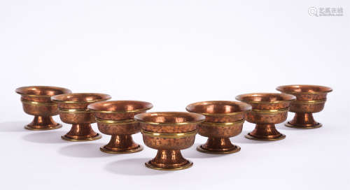 A set of gilt-bronze bowl
