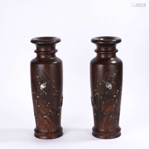 A pair of wood vase
