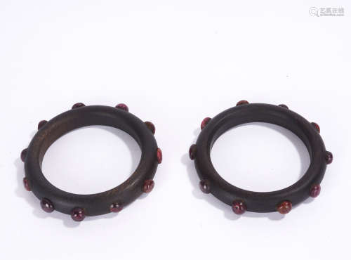 A pair of eaglewood bracelet