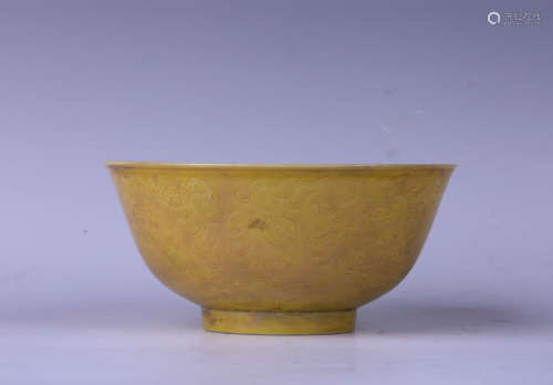 A yellow glazed 'dragon' bowl