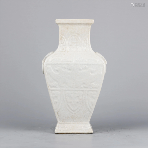 A CHINESE PORCELAIN SQUARE VASE