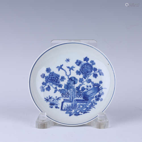 A blue and white 'floral' dish