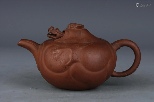 A CHINESE YIXING ZISHA CLAY TEA POT