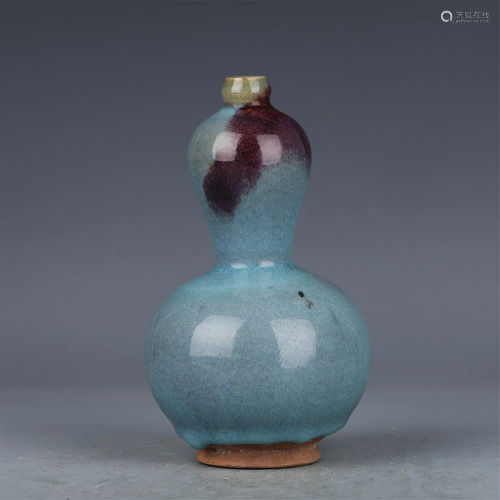 A CHINESE JUN TYPE GLAZED PORCELAIN DOUBLE GOURDS VASE