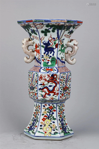 A CHINESE BLUE AND WHITE PORCELAIN WUCAI DRAGON PATTERN