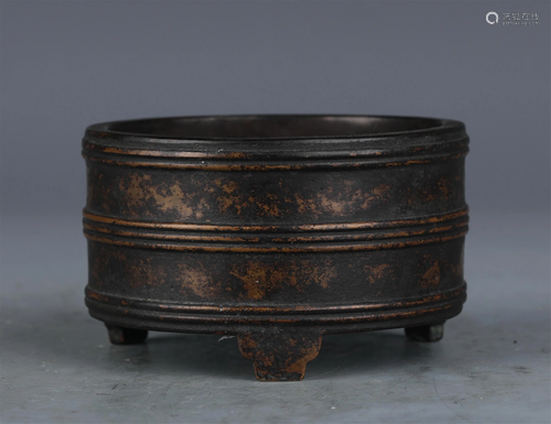 A CHINESE BRONZE ROUND CENSER