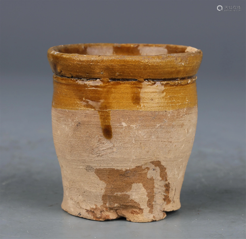 A CHINESE YELLOW GLAZED PORCELAIN CUP