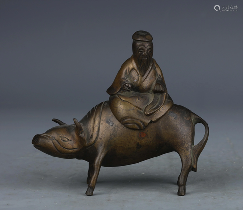 A CHINESE BRONZE LAOZI RIDING A CATTLE ORNAMENTS