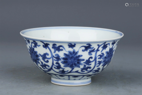 A CHINESE BLUE AND WHITE PORCELAIN BOWL