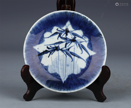 A CHINESE BLUE AND WHITE PORCELAIN BAMBOO DISH