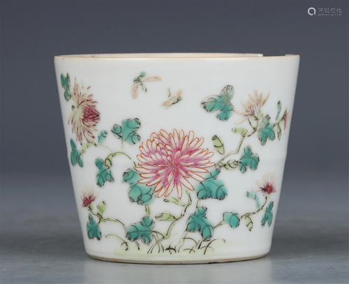 A CHINESE FAMILLE ROSE PORCELAIN FLORAL BASIN