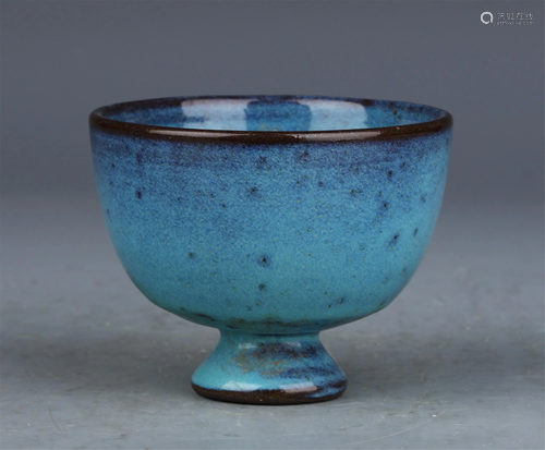 A CHINESE JUN TYPE GLAZED PORCELAIN CUP