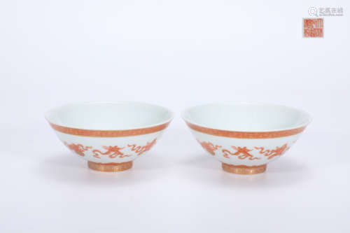 A pair of alum red and gold eight-treasure bowls