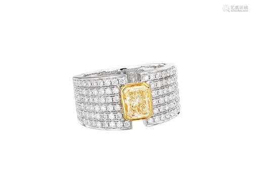 黃鑽配鑽石戒指鑲18K黃白金