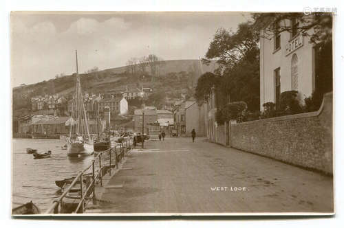 A collection of 31 mostly photographic postcards of Cornwall...