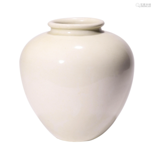 Porcelain White-Glazed Jar