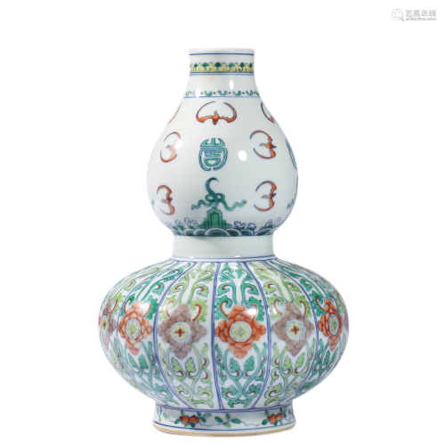 Porcelain Doucai Double-Gourd Vase, Yongzheng Mark