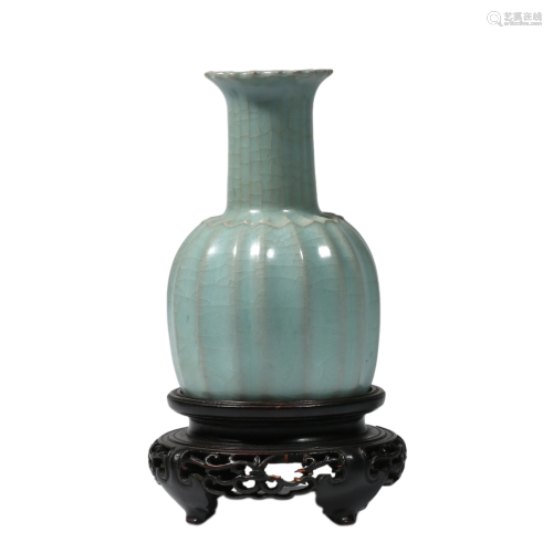 Porcelain Longquan Lobed Vase and Stand