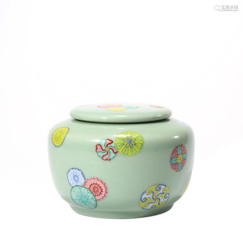 Porcelain Doucai Floral Jar and Cover, Daoguang Mark