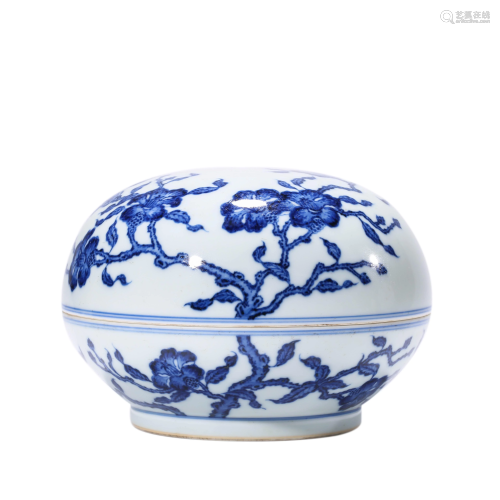 Porcelain Blue and White Plum Box and Cover, Qianlong M