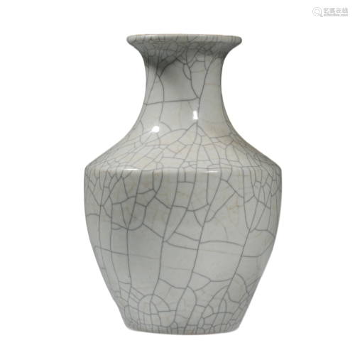 Porcelain Ge-Type Vase