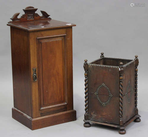 An Edwardian mahogany bedside cabinet, height 87cm, width 40...