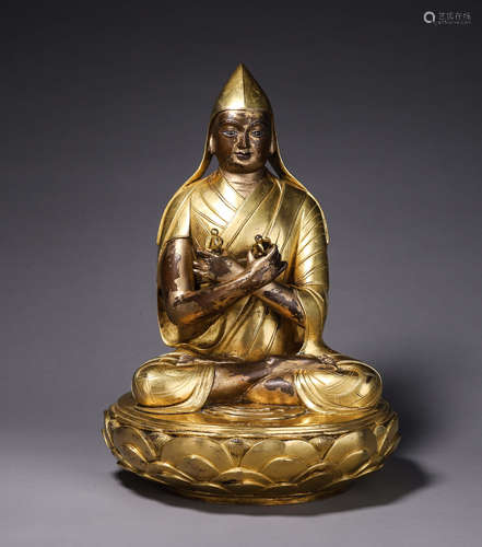 A gilding copper buddha statue