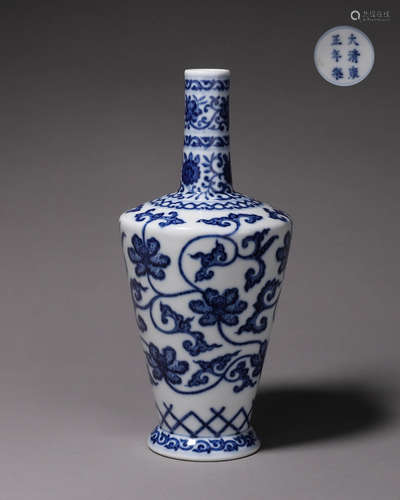 A blue and white interlocking lotus porcelain vase