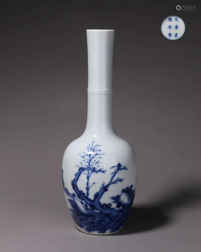 A blue and white flower porcelain vase