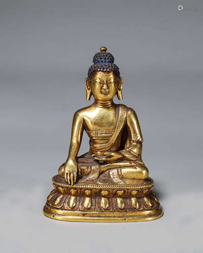 A gilding copper Sakyamuni buddha statue