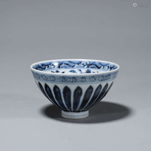 A blue and white flower porcelain bowl