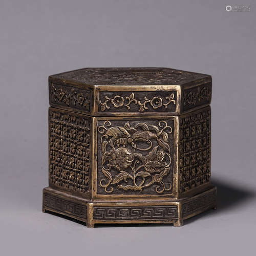 A qilin patterned gilding silver box