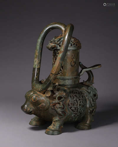 A kui dragon patterned ox bronze lamp