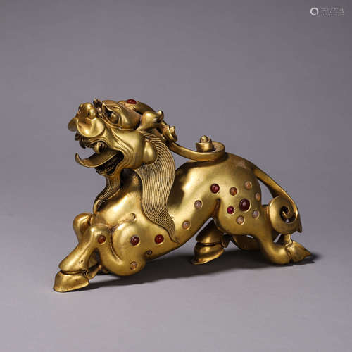 A gilding copper gem-inlaid dragon paperweight