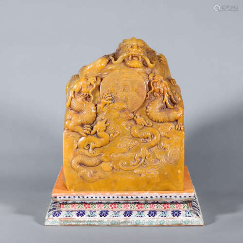 A Tianhuang stone carved dragon seal ornament