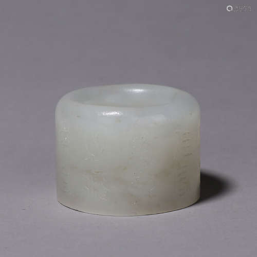 A Hetian jade thumb ring