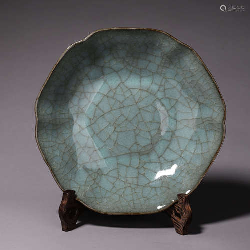 A glazed porcelain basin